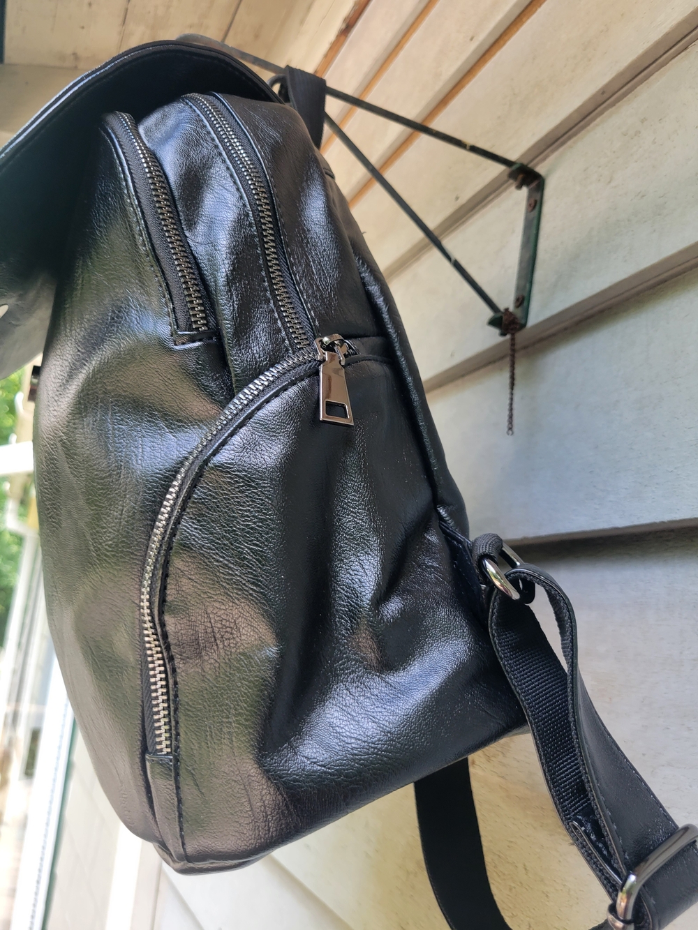 Vintage Black Leather Backpack Handbag with Zipper Pockets - Picture 3 of 8